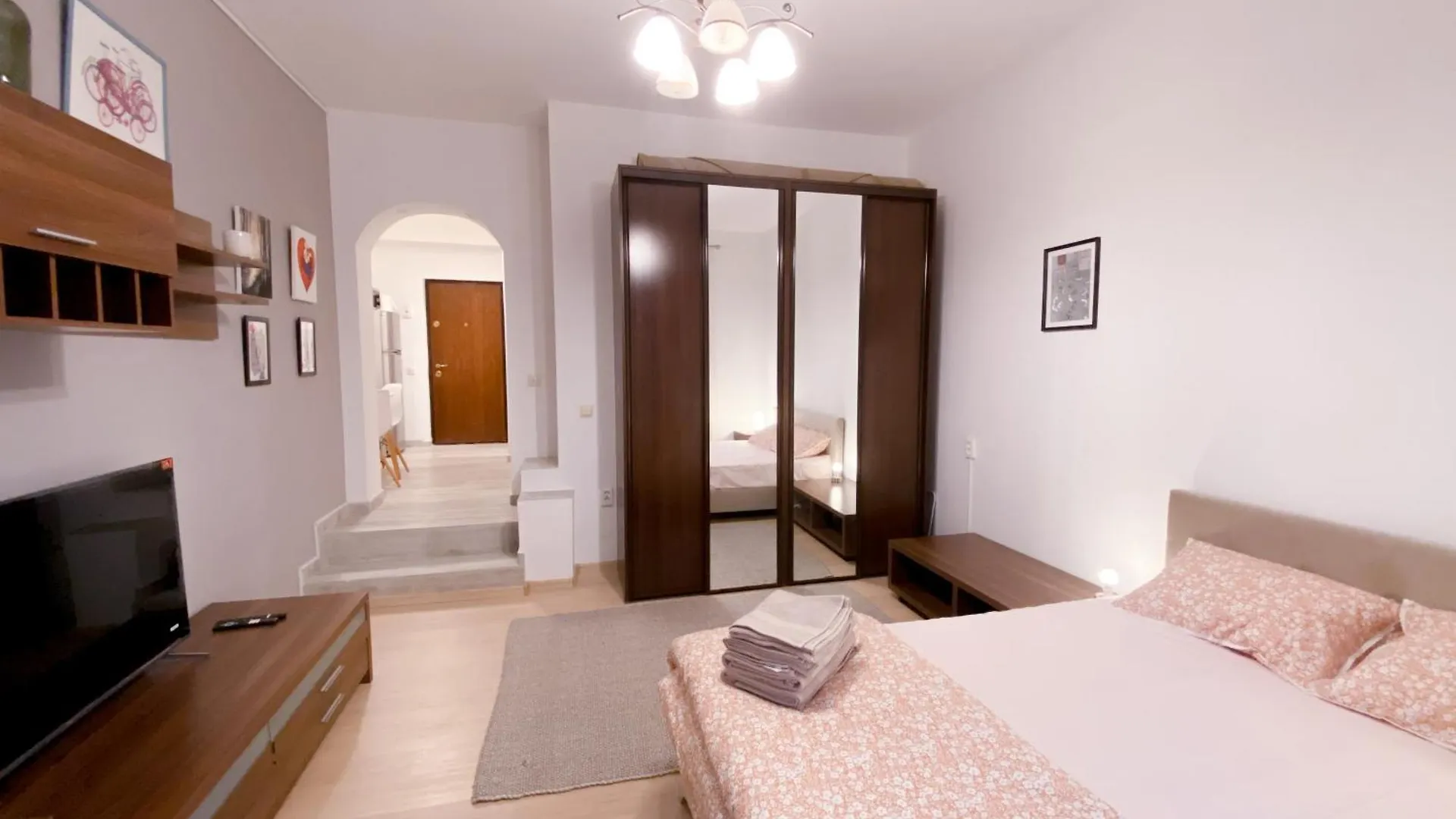 Oasis Studio City Apartment Bucharest