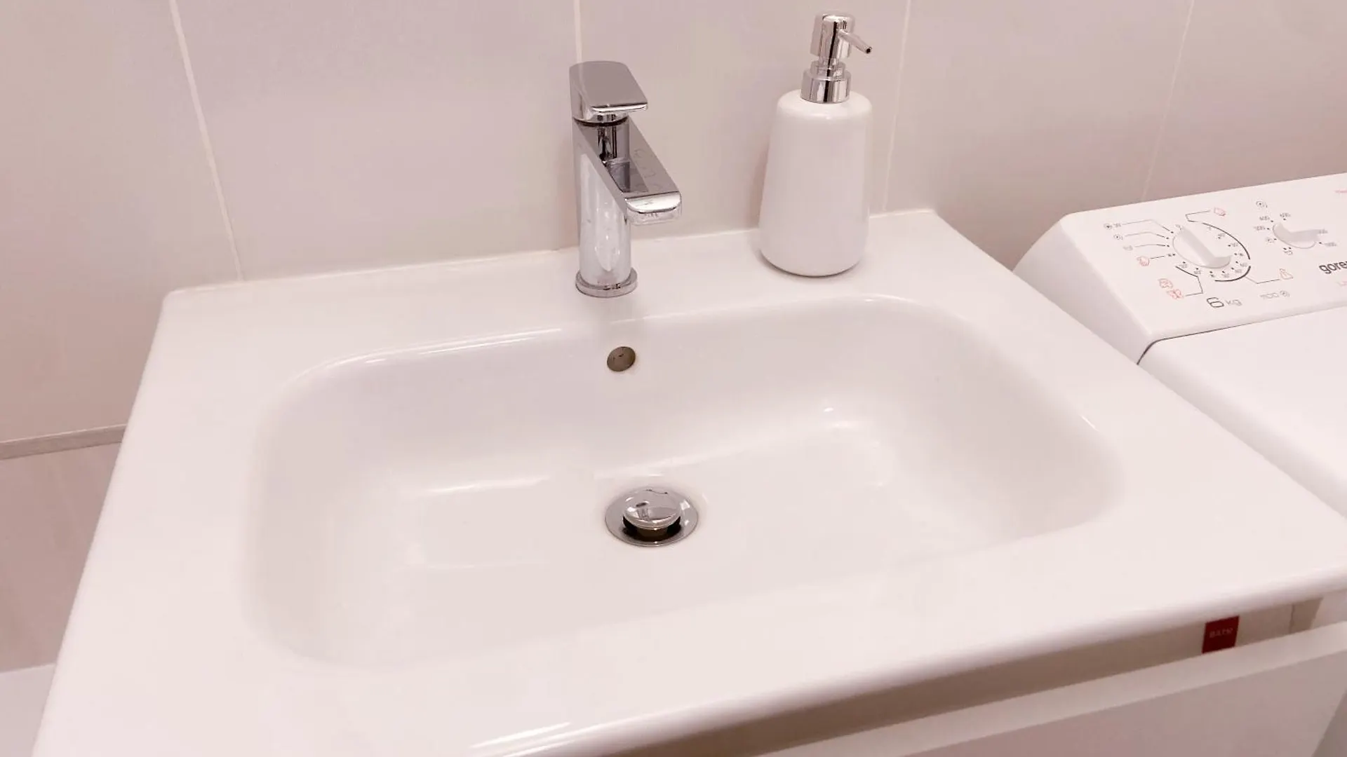 Oasis Studio City Apartment Bucharest 0*,  Romania