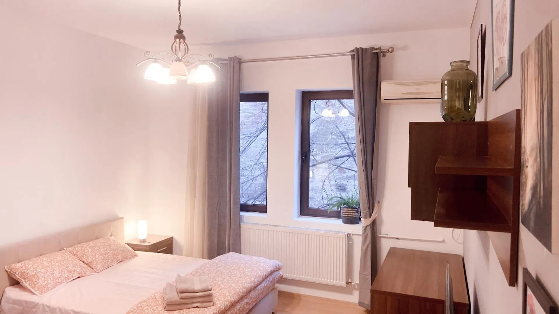 Oasis Studio City Apartment Bucharest